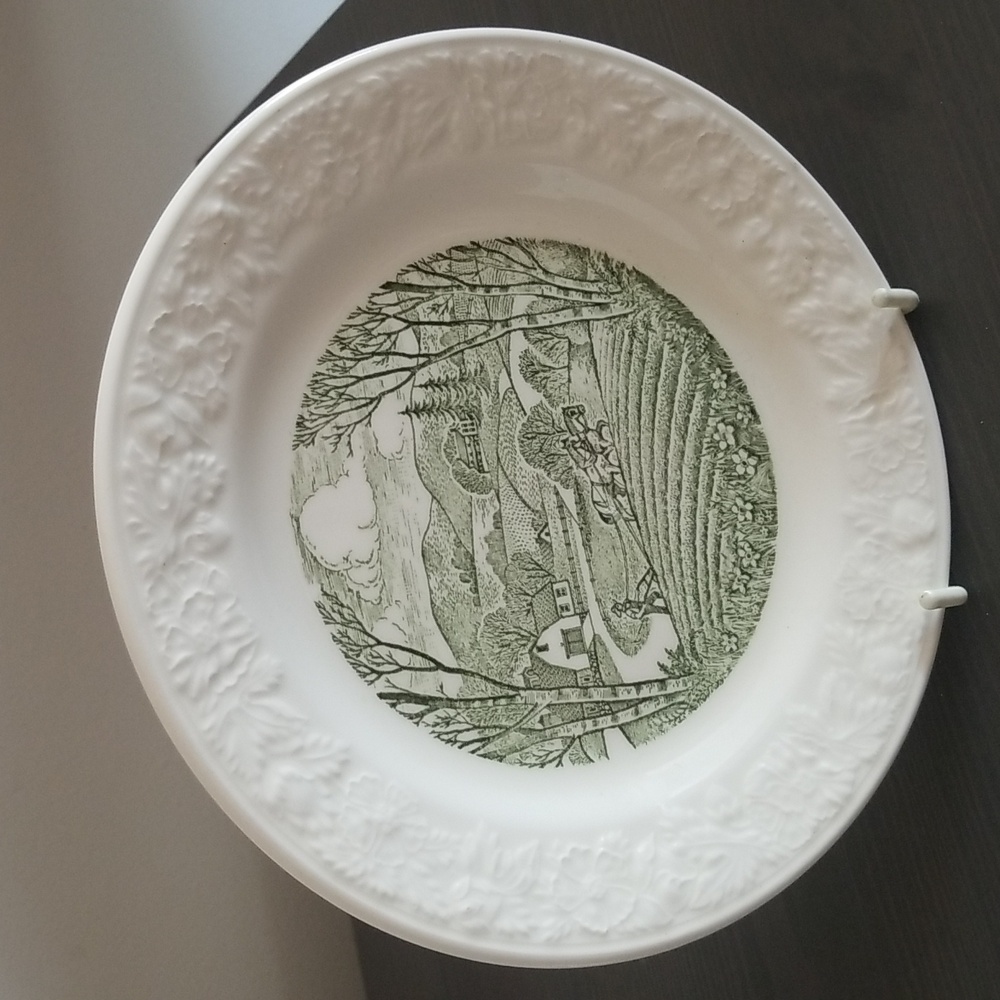 🌱"Spring on the Farm" Decorative plate